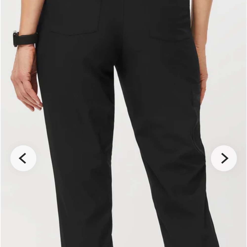 High Waisted Zamora™ FREEx™ Lined Jogger Scrub Pants
Large Petite